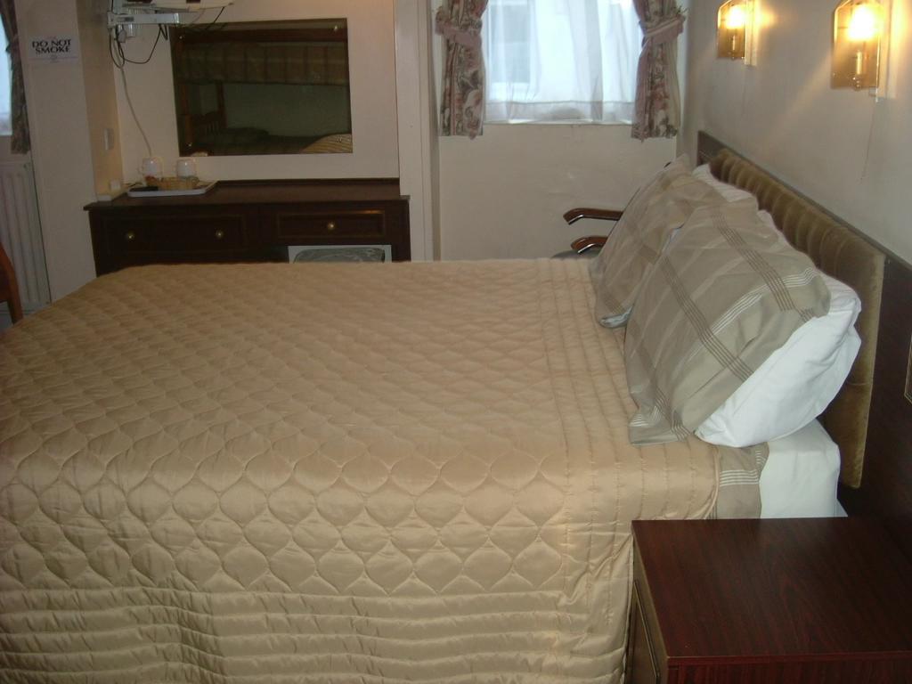 Thalatta Guest House Saint Helier Room photo