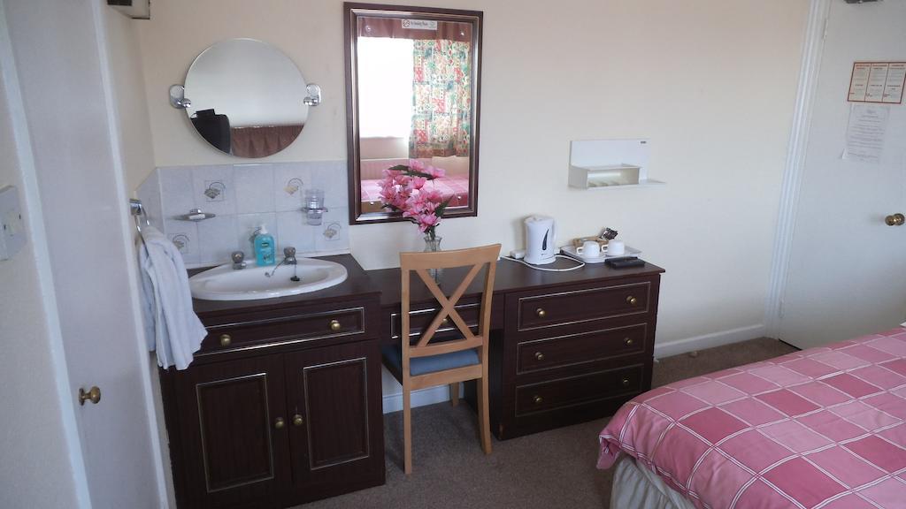 Thalatta Guest House Saint Helier Room photo